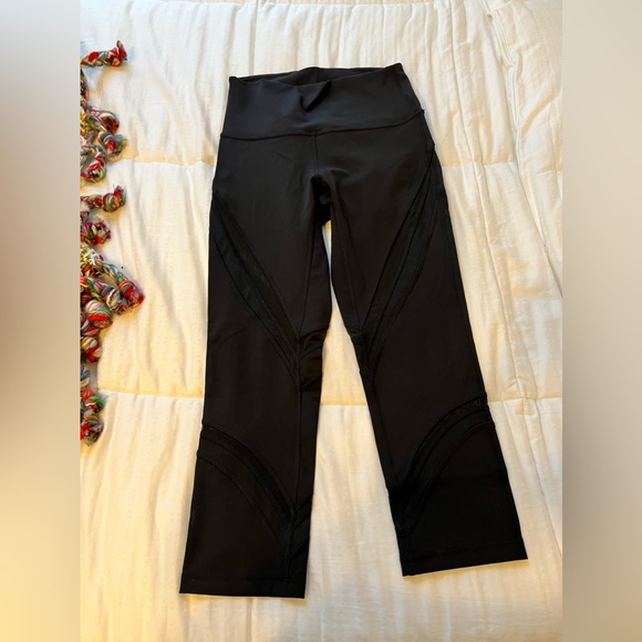 EUC Lululemon cropped leggings - Picture 3 of 6